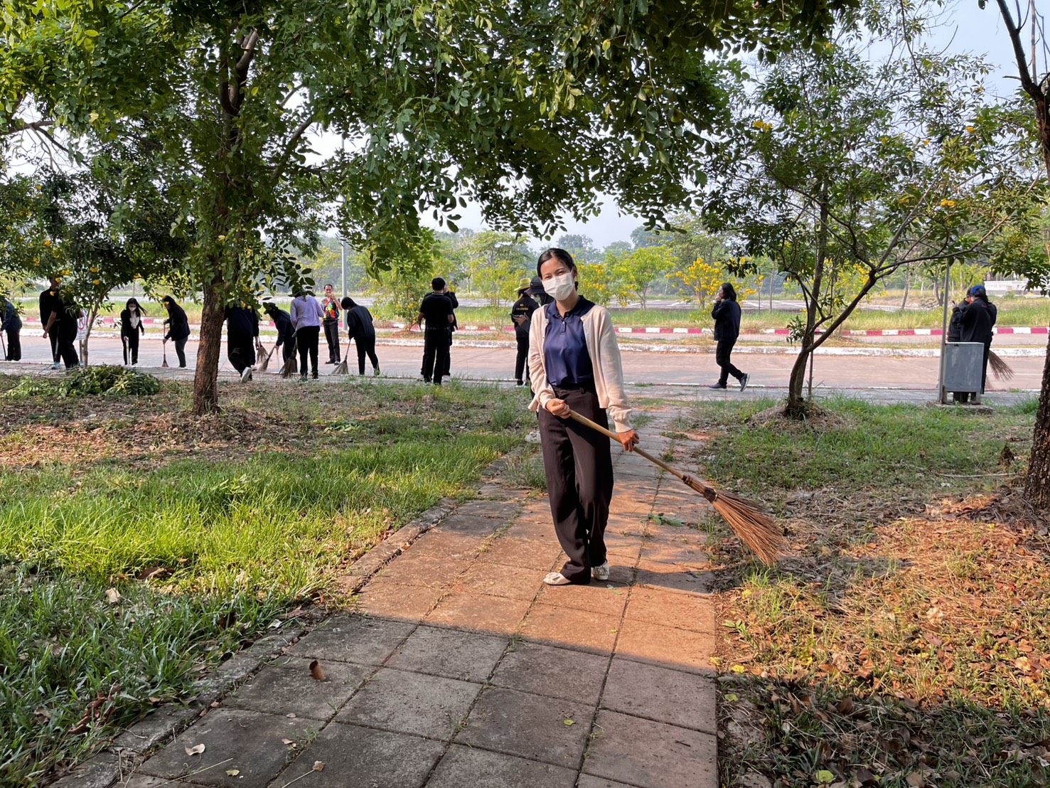 title - ส.ป.ก.บึงกาฬ เข้าร่วมกิจกรรมทำความสะอาดและปรับปรุงภูมิทัศน์ศูนย์ราชการจังหวัดบึงกาฬตามโครงการบ้านสวย เมืองงาม “บึงกาฬ เมืองน่าเที่ยวและน่าอยู่ริมฝั่งโขง”